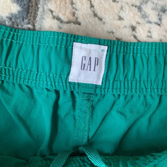 GAP Men's 7" Easy Shorts - Picture 6 of 8
